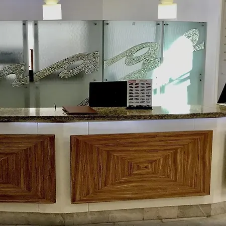 Ξενοδοχείο με διαμερίσματα Hollywood Mirage - Excel & Los Cristianos (Tenerife)