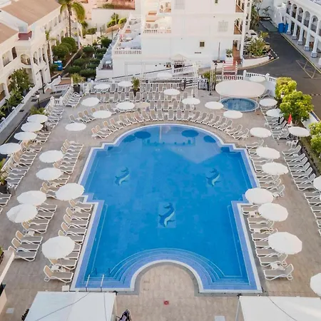 Ξενοδοχείο με διαμερίσματα Hollywood Mirage - Excel & 3*