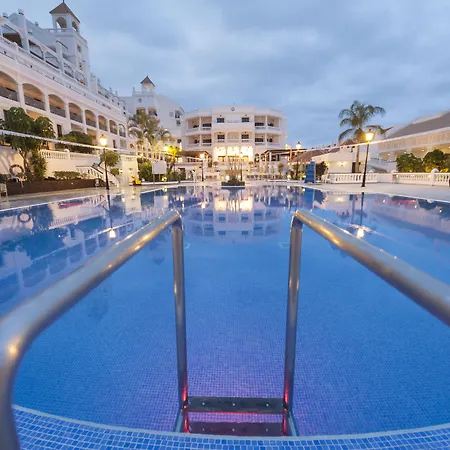 Ona Hollywood Mirage アパートホテル