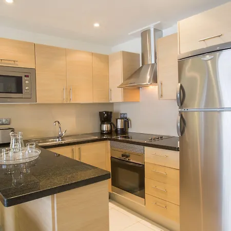 アパートホテル Ona Hollywood Mirage 4*