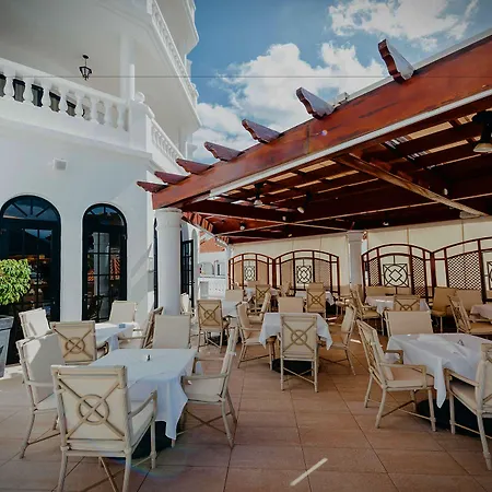 アパートホテル Ona Hollywood Mirage 4*