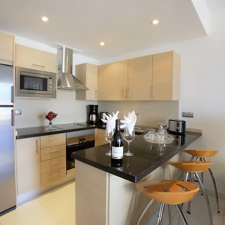 Ona Hollywood Mirage ロスクリスティアーノス