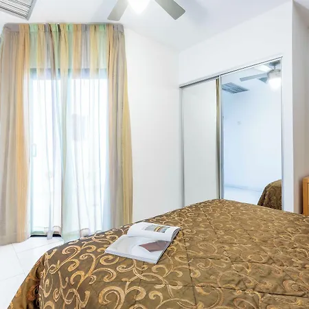 Ona Hollywood Mirage アパートホテル